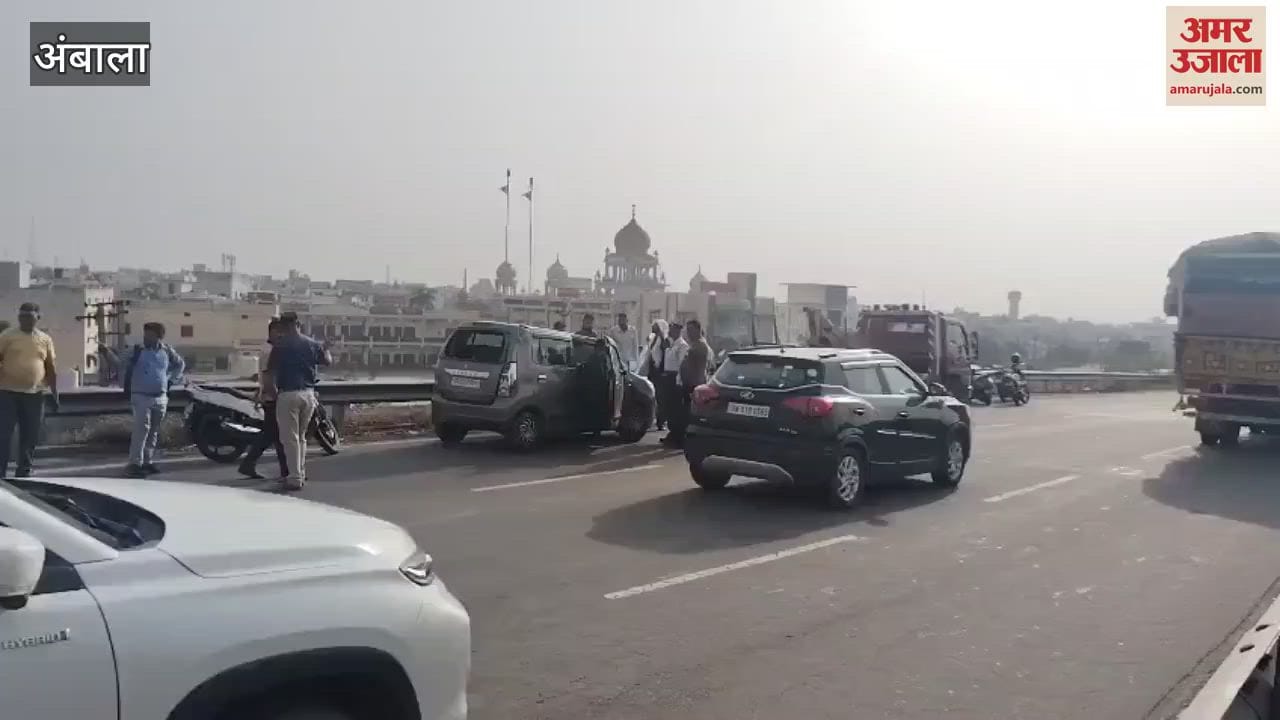 अंबाला में बीच हाईवे पर पलटी कार, तीन घायल