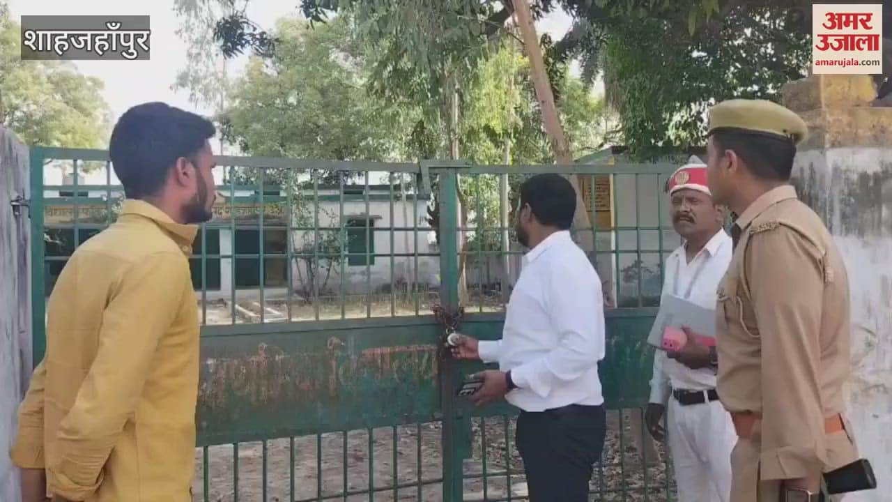 ADM did surprise inspection of schools in Shahjahanpur