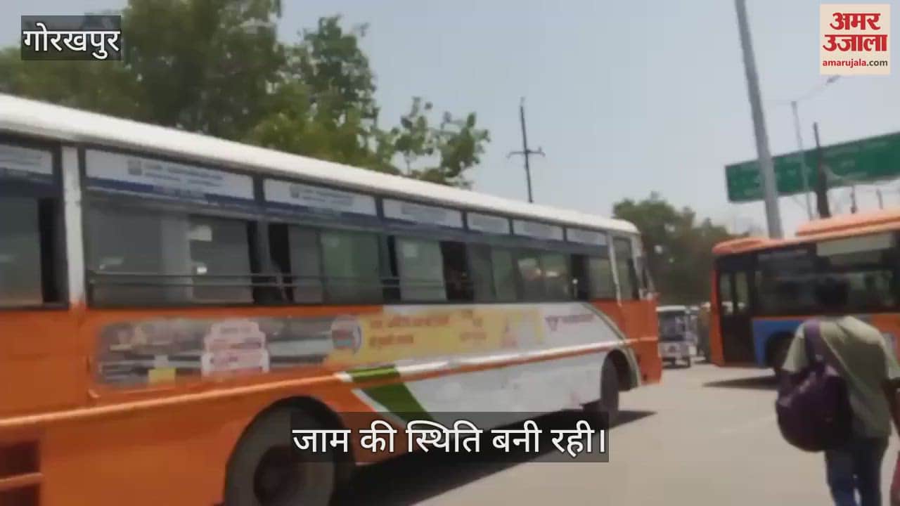 Roadways buses jammed the road, causing problems in commuting