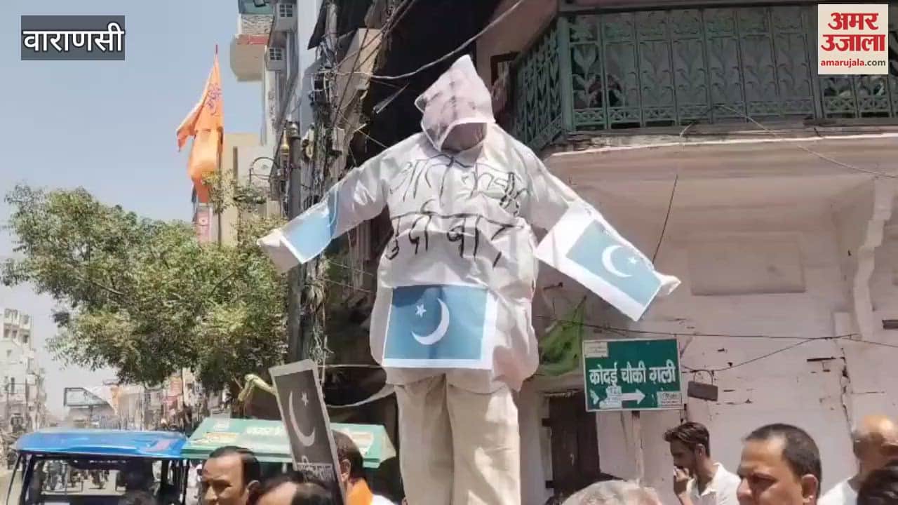 Sloganeering against Pakistan in Varanasi