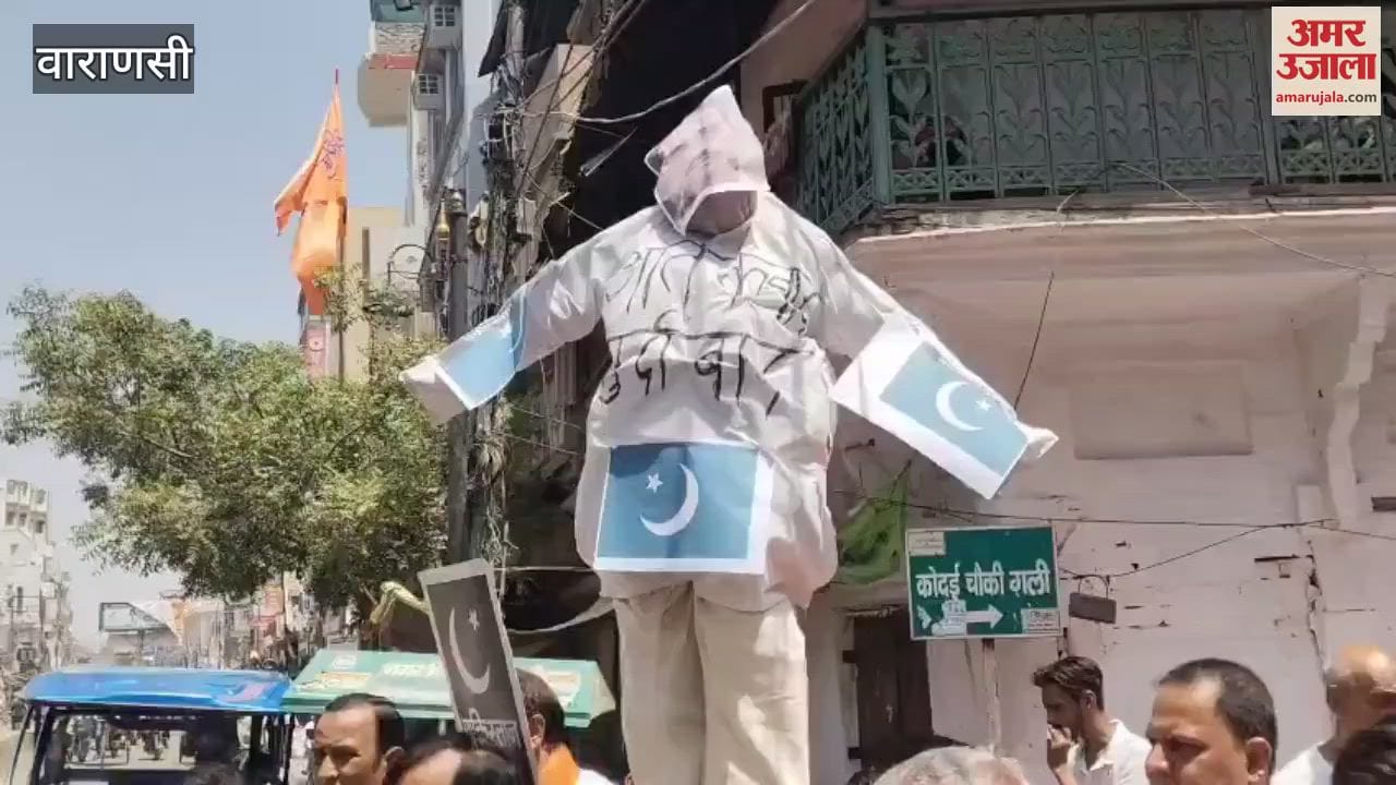Sloganeering against Pakistan in Varanasi