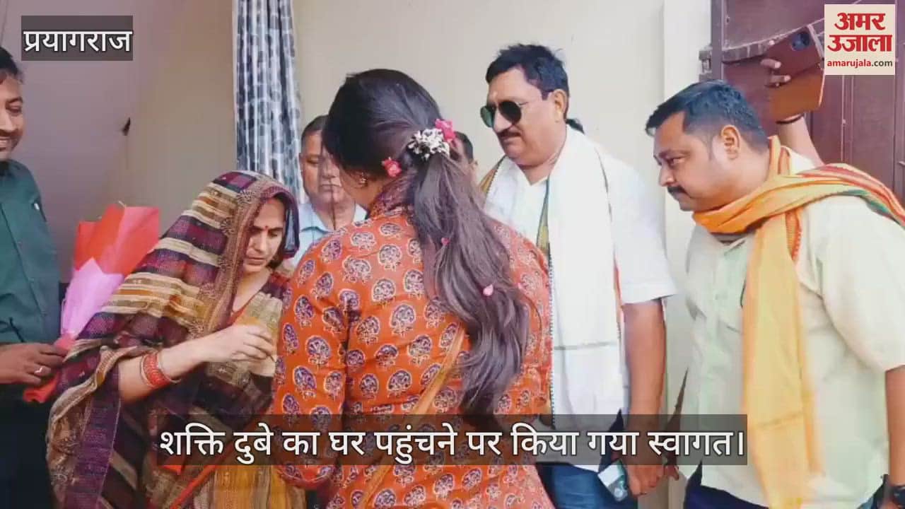 UPSC topper Shakti Dubey was welcomed on reaching home, his mother applied Tilak