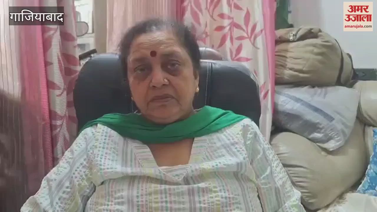 miscreants ran away after pulling the gold chain from the woman's neck