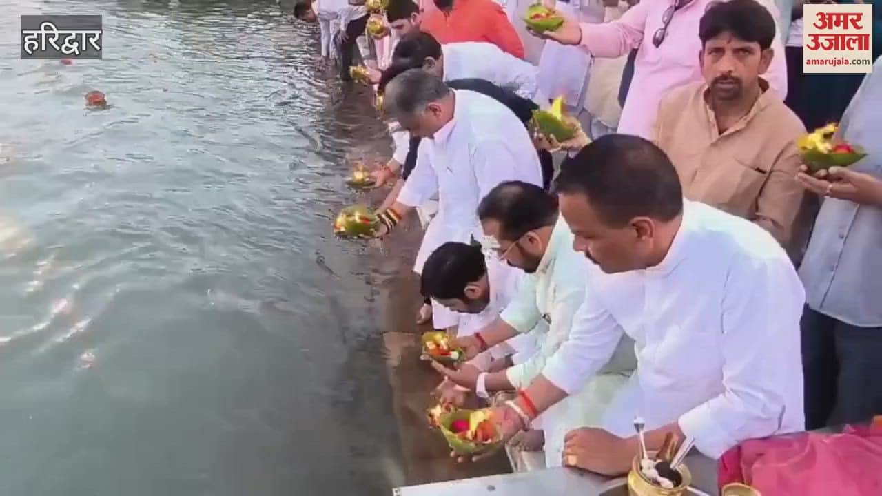 Pahalgam terrorist attack Ganga Sabha officials lit lamps in Haridwar for the peace of departed so