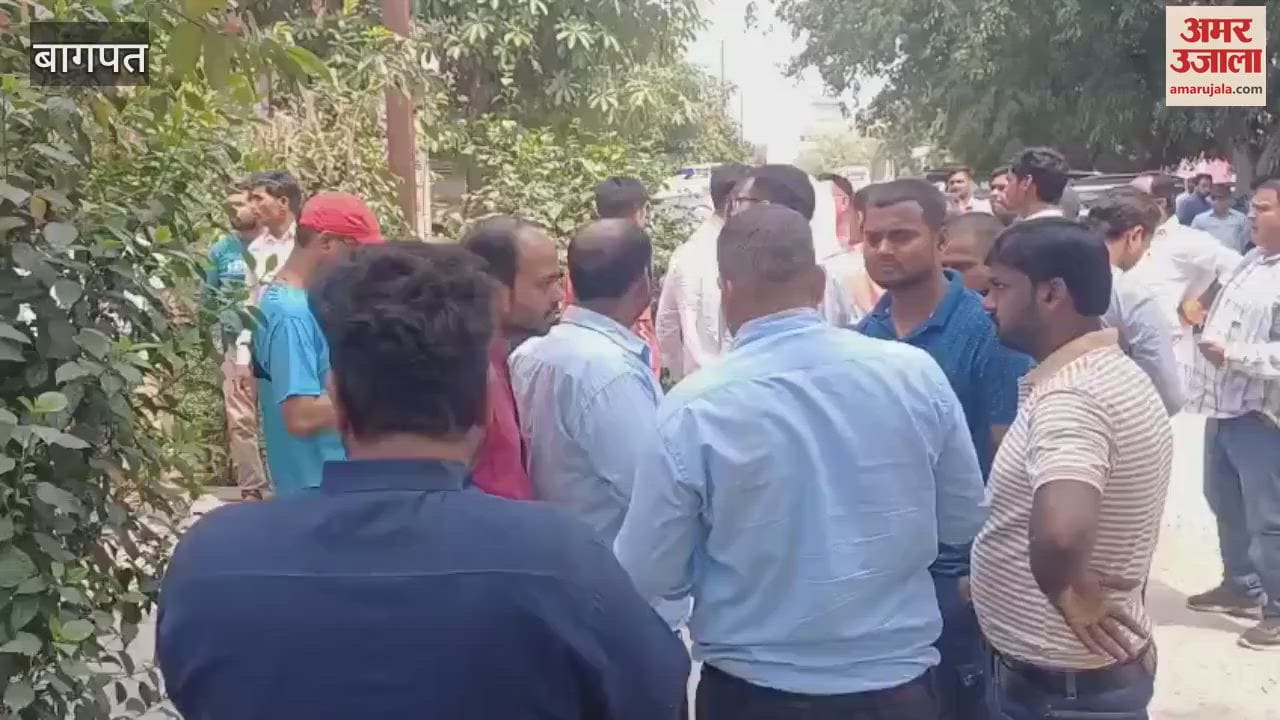moped rider died in a tragic accident, he was returning from Sisana village to Ghaziabad late at night