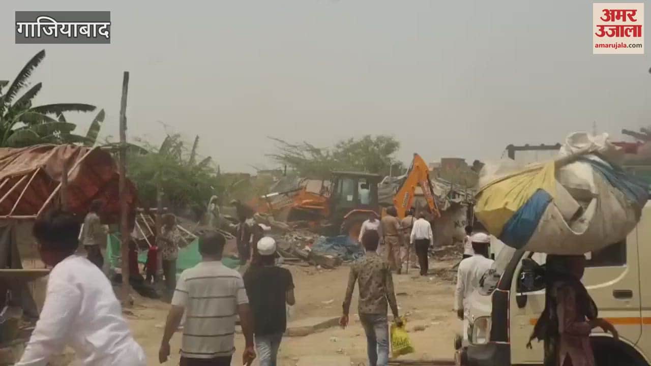 20 years old illegal occupation removed from Dasna cemetery under Dasna Wave City area