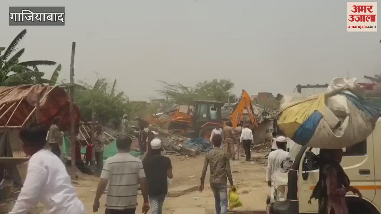 20 years old illegal occupation removed from Dasna cemetery under Dasna Wave City area