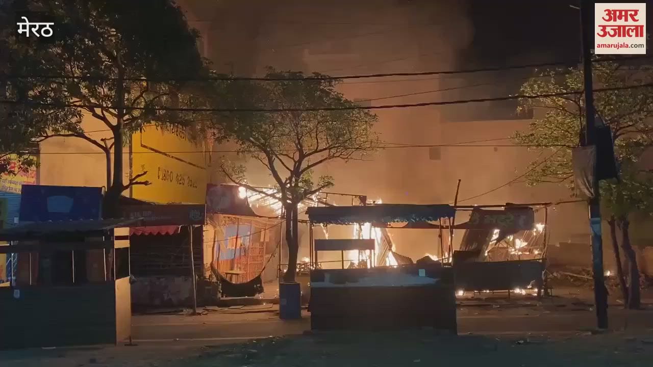 huge fire broke out in a tea stall on NH 58 in Meerut, three Dhabas burnt to ashes