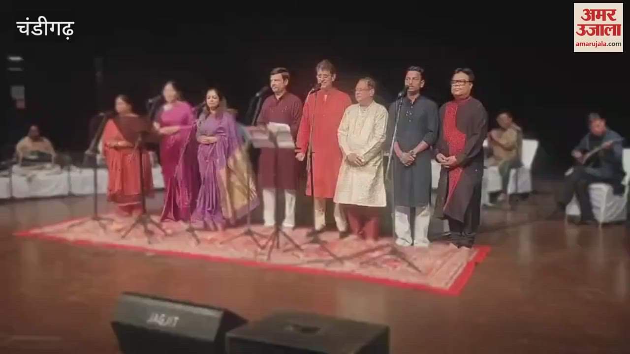 टैगोर थिएटर में कवि प्रदीप के गीतों किए गए प्रस्तुत