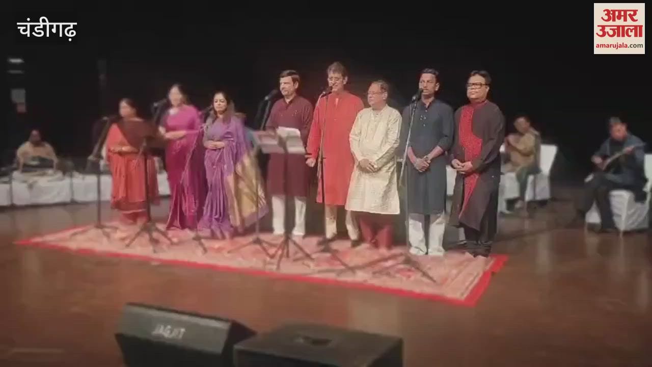 टैगोर थिएटर में कवि प्रदीप के गीतों किए गए प्रस्तुत