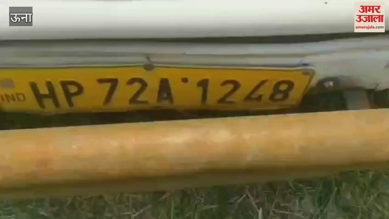 Una During the blockade the forest department team caught a trolley full of illegal Khair wood