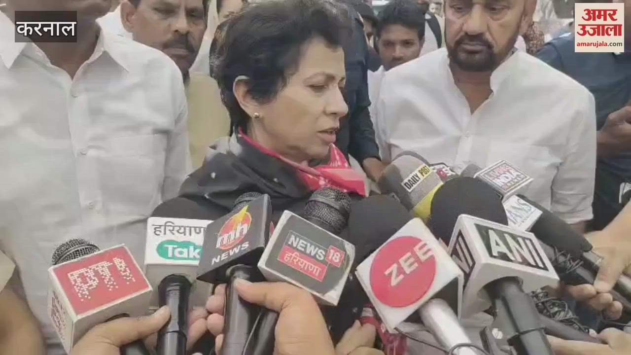 Kumari Selja expressed condolences by meeting the family of Lieutenant Vinay Narwal in Karnal