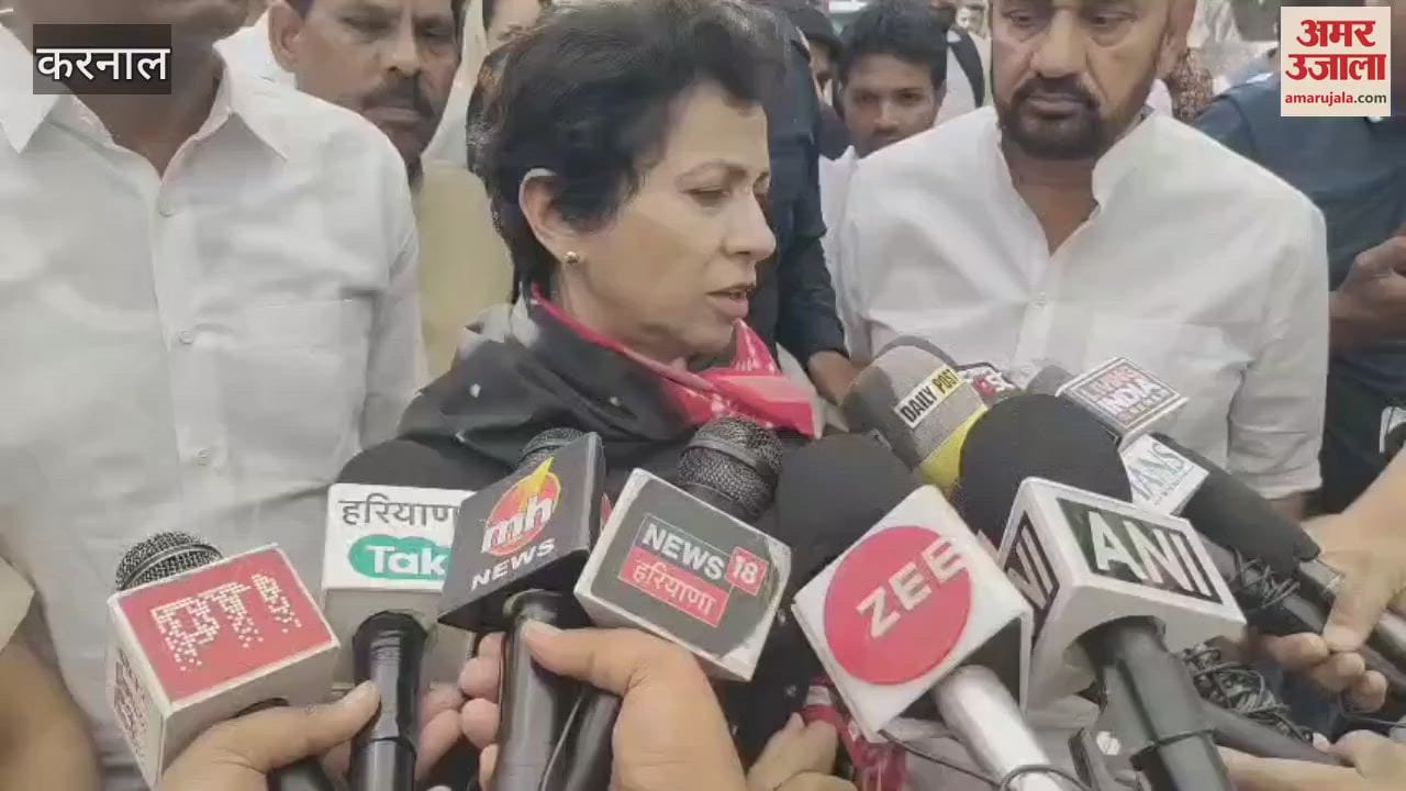 Kumari Selja expressed condolences by meeting the family of Lieutenant Vinay Narwal in Karnal