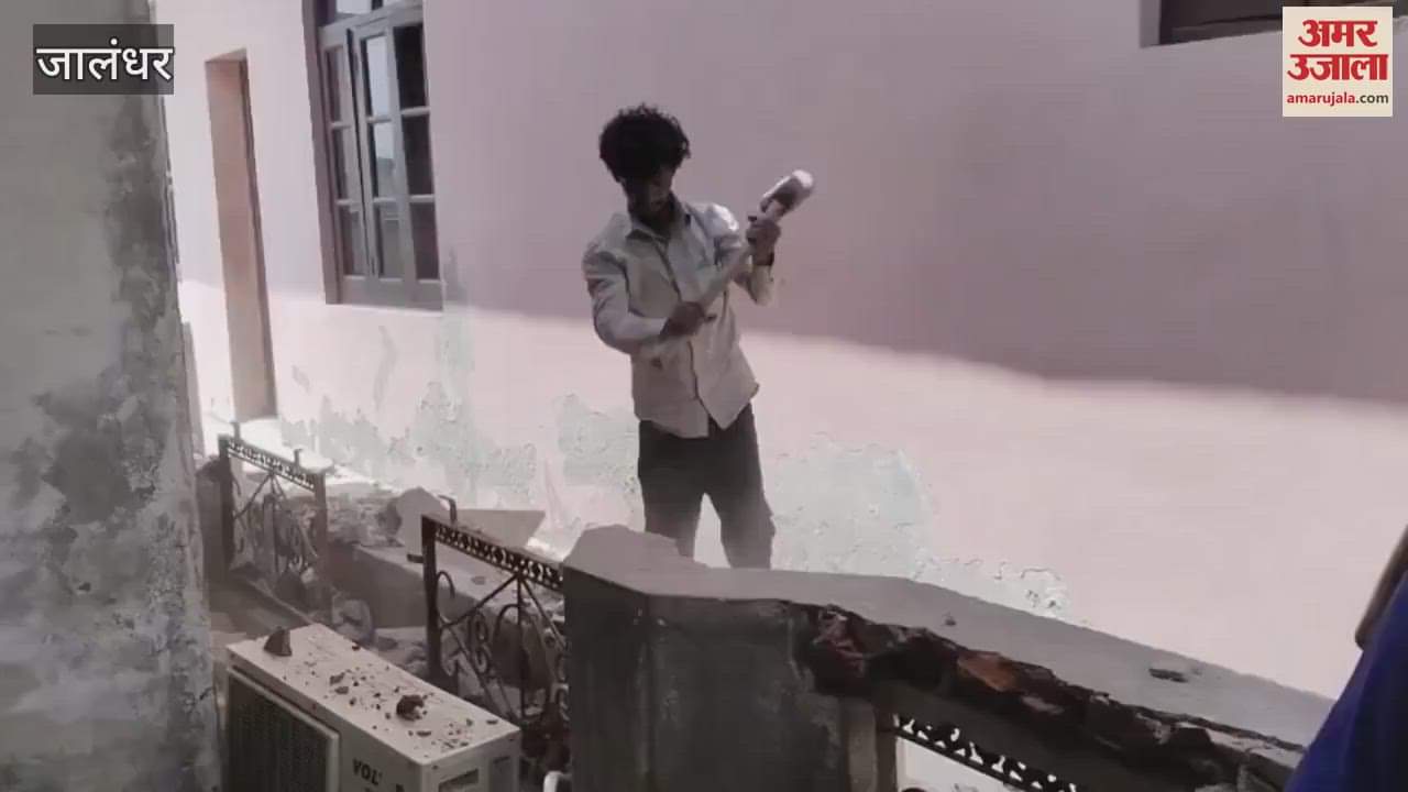 जालंधर में नशा तस्कर के घर पर चला हथौड़ा