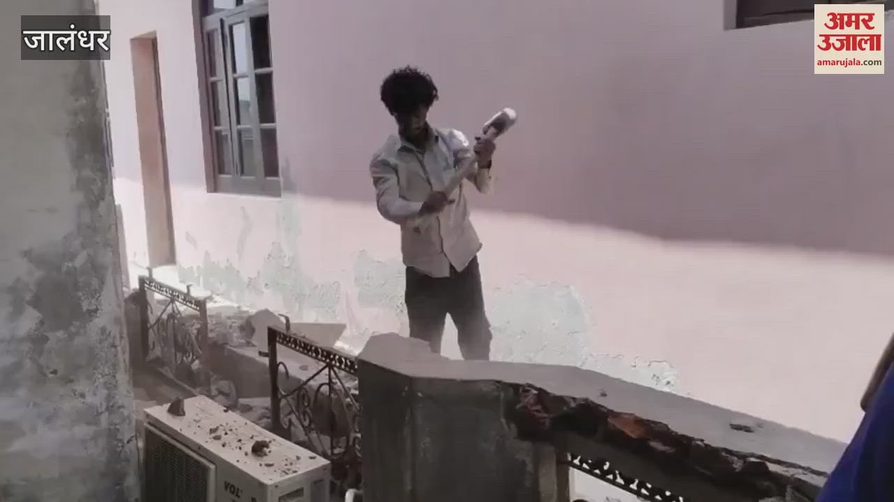 जालंधर में नशा तस्कर के घर पर चला हथौड़ा