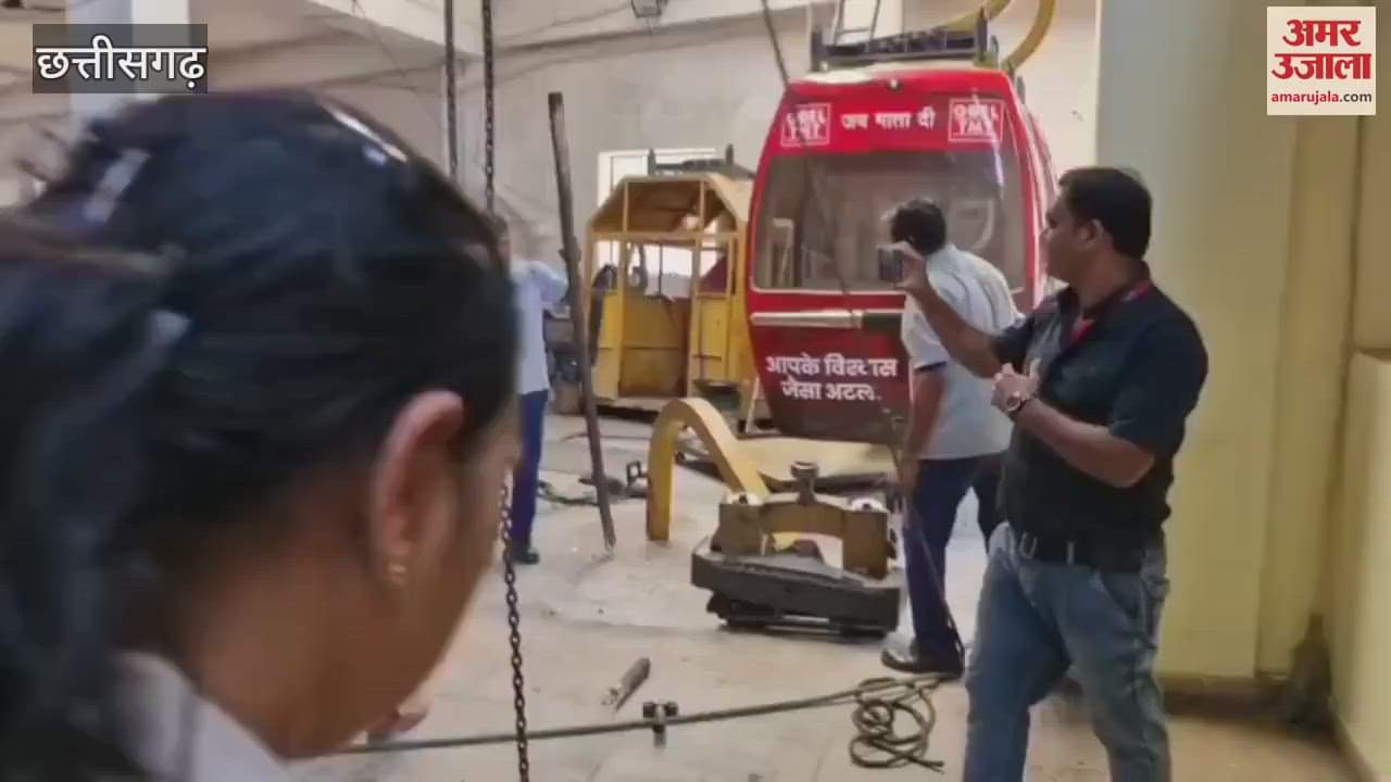 Accident due to breaking of ropeway trolley at Maa Bamleshwari temple