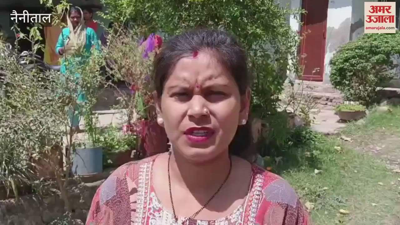 तेज हवा के चलने टिन शेड पर गिरा सेमल का पेड़, पिता-पुत्र घायल