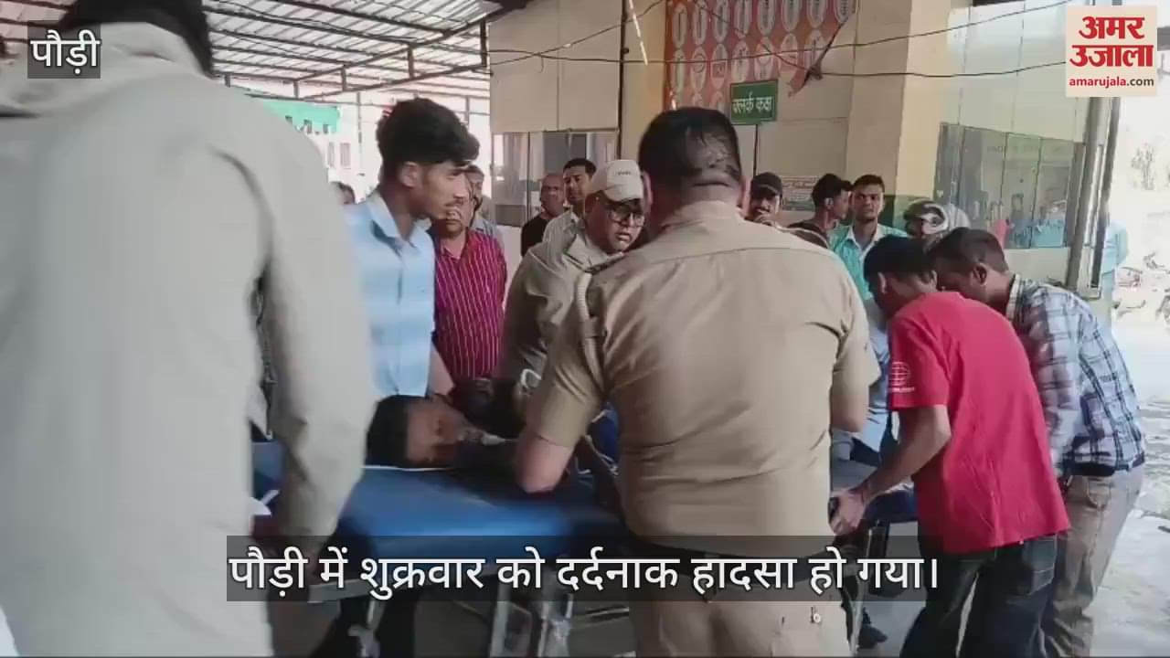 School van fell into a ditch in Pauri, many children injured