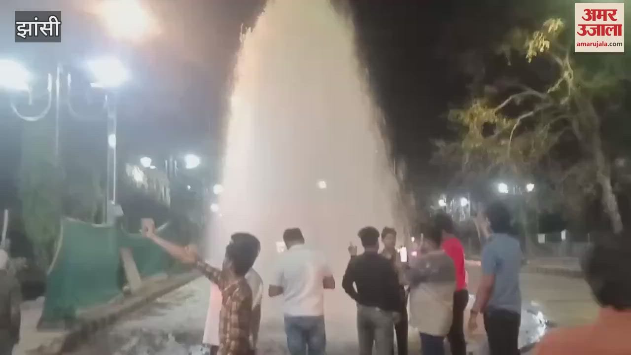 A fountain was installed late at night in front of the Divisional Commissioner's office, the youth made it a selfie point