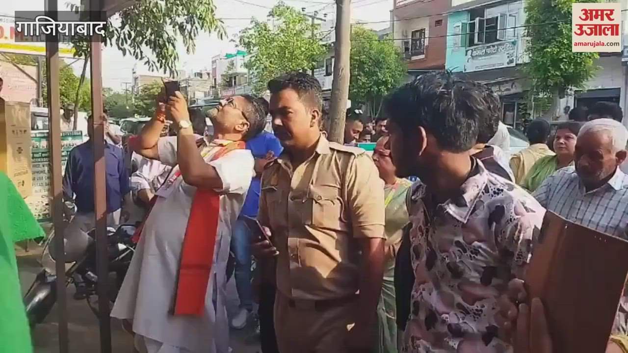 Hindu organizations created a ruckus in Ghaziabad alleging insult to the national flag