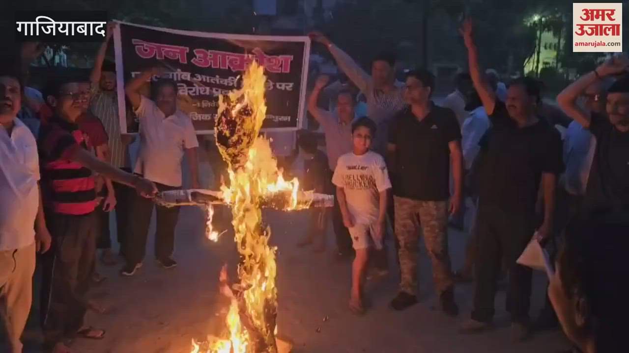 People burnt the effigy of terrorists in Ghaziabad