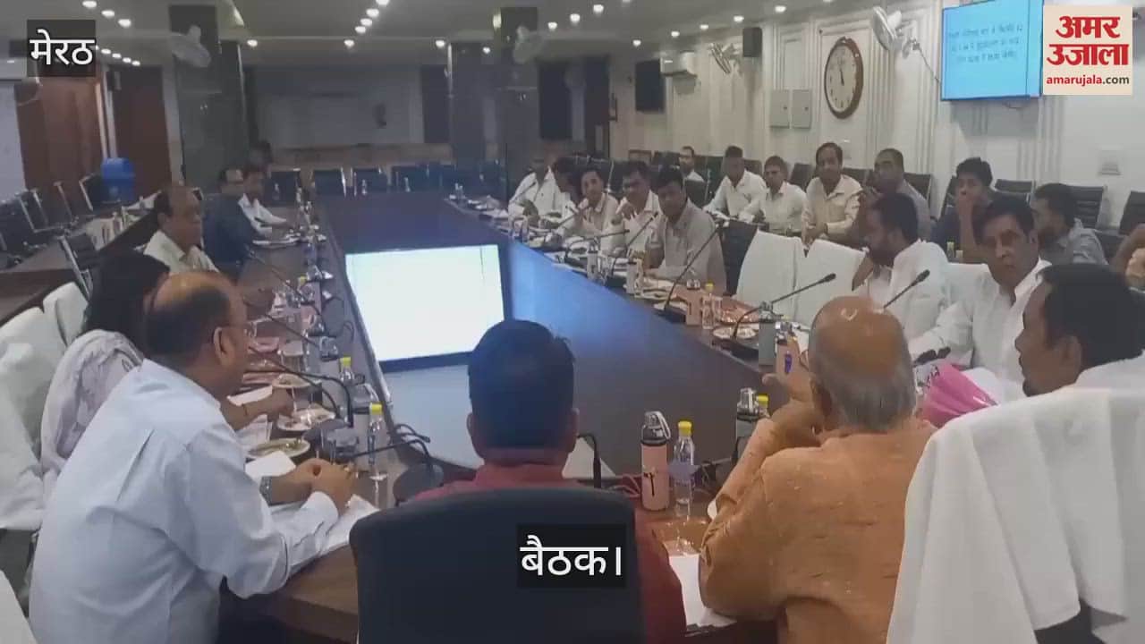 meeting was organized in Meerut's Vikas Bhavan regarding the road and work plan