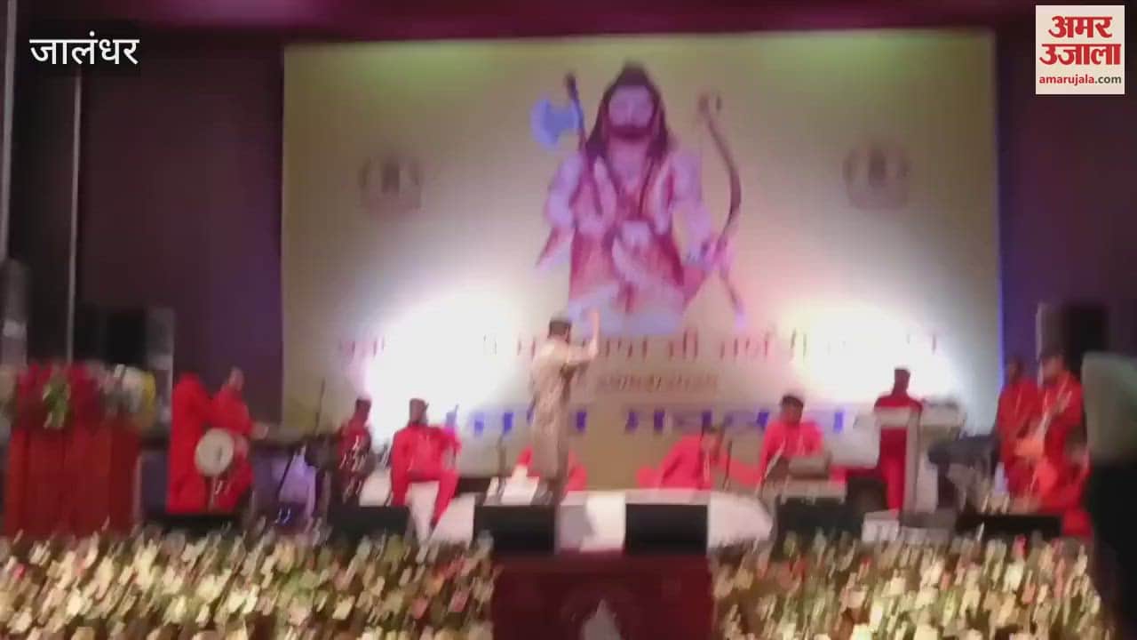 जालंधर में परशुराम जयंती, रोशन प्रिंस की प्रस्तुति, कैबिनेट मंत्री अमन अरोड़ा पहुंचे