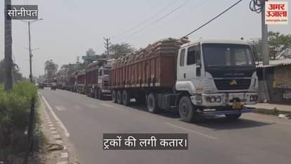 गोदाम के बाहर मुरथल रोड की एक लेन पर ट्रकों का कब्जा