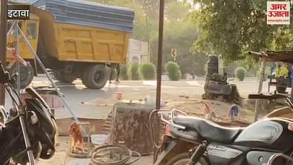 Video of stealing iron grill from highway and selling it to scrap dealer surfaced
