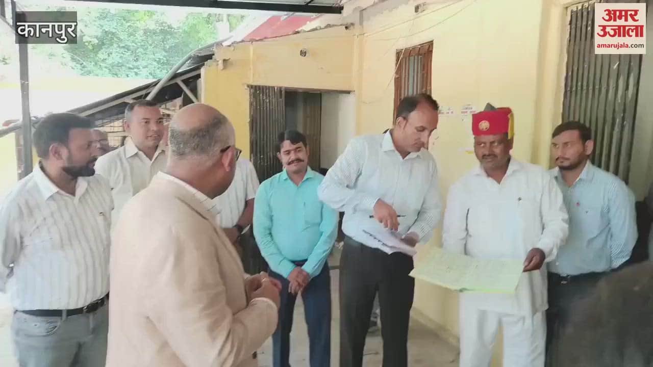 District Magistrate inspected the PWD office located at Chunniganj