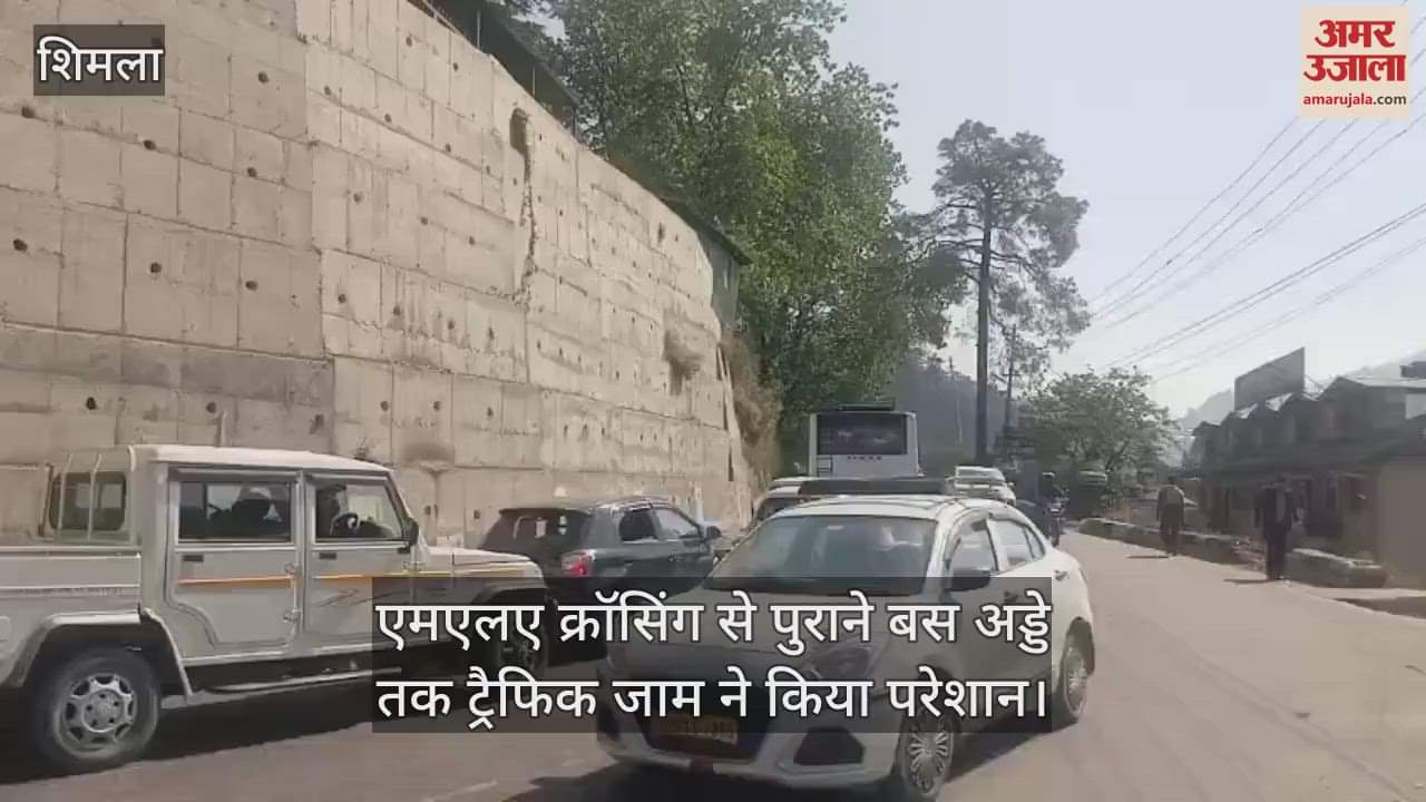 Traffic jam from MLA crossing to old bus stand caused trouble, people reached their destination on foot