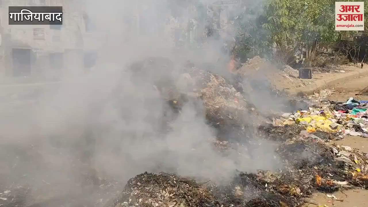 fire broke out in garbage dump in front of Assistant Police Commissioner Shalimar Garden office at Bhaupura border