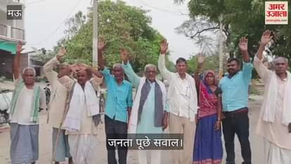 Villagers demonstrated in Mau demanded repair of dilapidated road protested