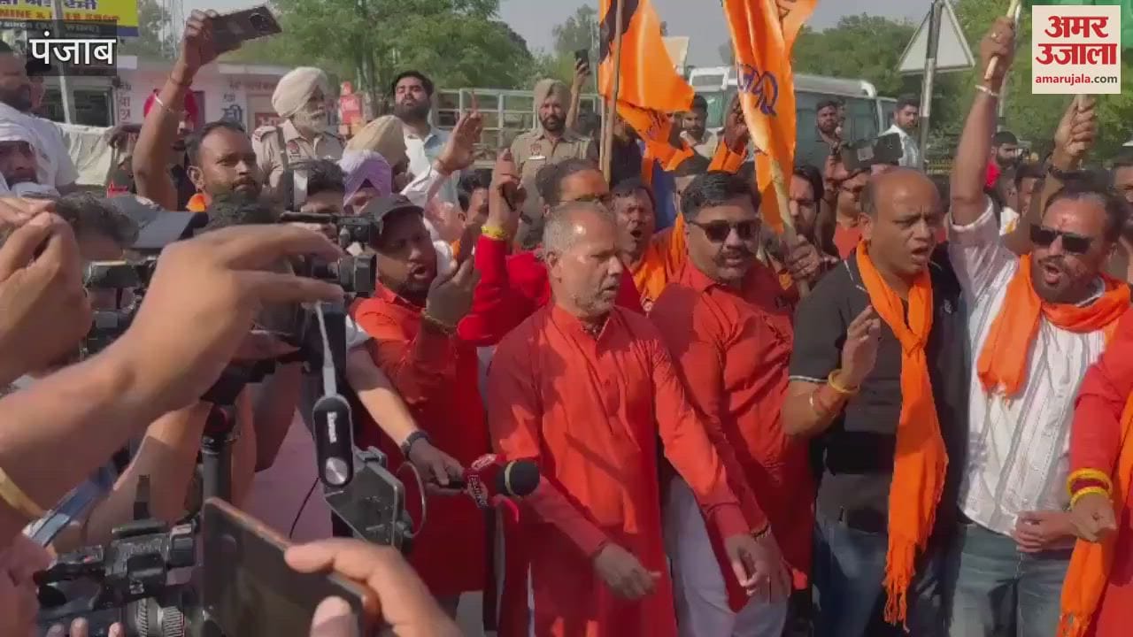 फगवाड़ा से अटारी बॉर्डर तक शिव सेना का प्रदर्शन, पाक पर हमला करने की मांग