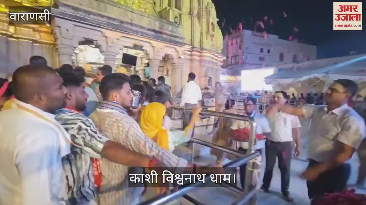 Sawan 2025 first day flowers showered on devotees at Kashi Vishwanath Dham