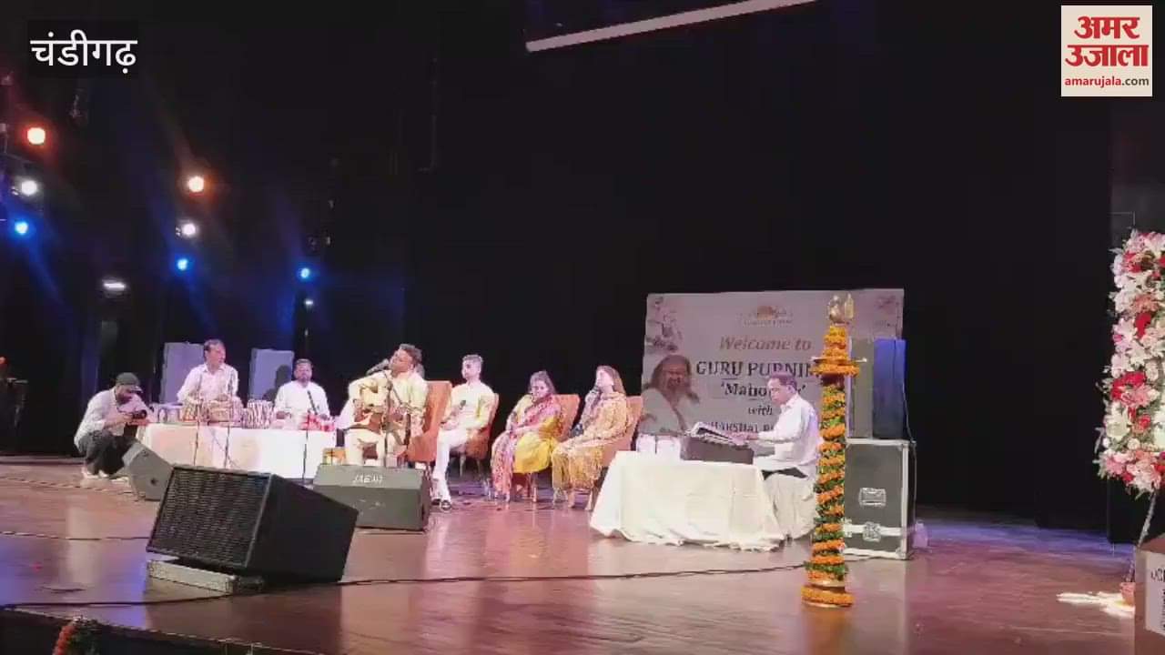 Spiritual evening organized on Guru Purnima at Tagare Theatre