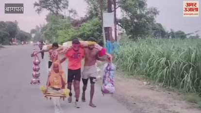 Baghpat: 'Shravan Kumar of Kalyug' is taking his grandmother in a palanquin, people praised him a lot
