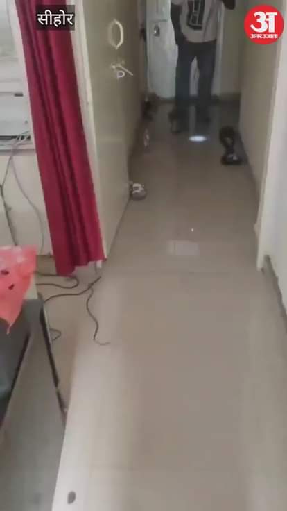 Sehore News: There was a commotion in the police station after seeing a snake