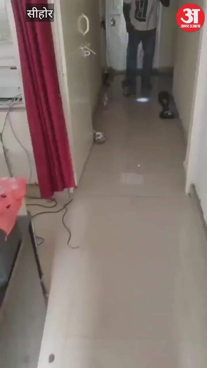 Sehore News: There was a commotion in the police station after seeing a snake