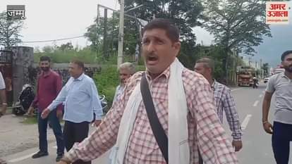 Employees of Jal Shakti Department took to the streets to demand their demands, the road remained closed for 45 minutes in Shiv Nagar