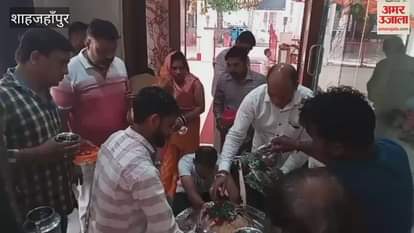 devotees performed Jalabhishek on the first day of Sawan in Shahjahanpur