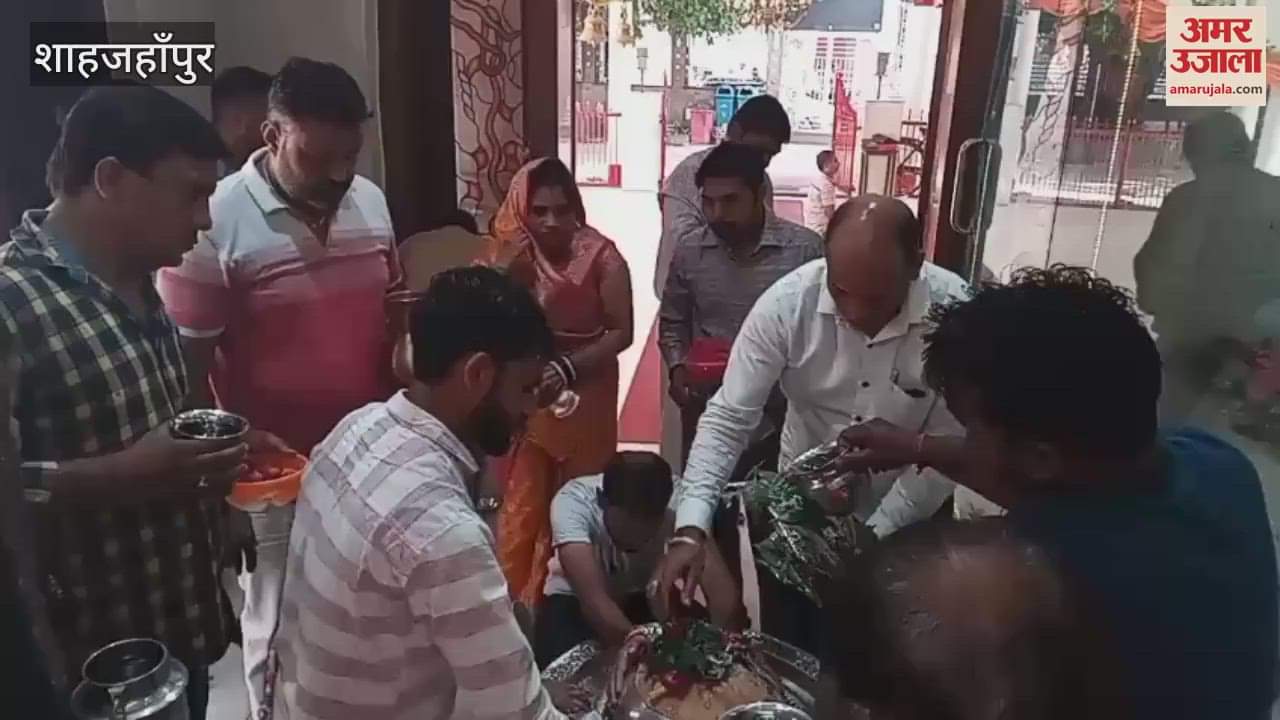 devotees performed Jalabhishek on the first day of Sawan in Shahjahanpur