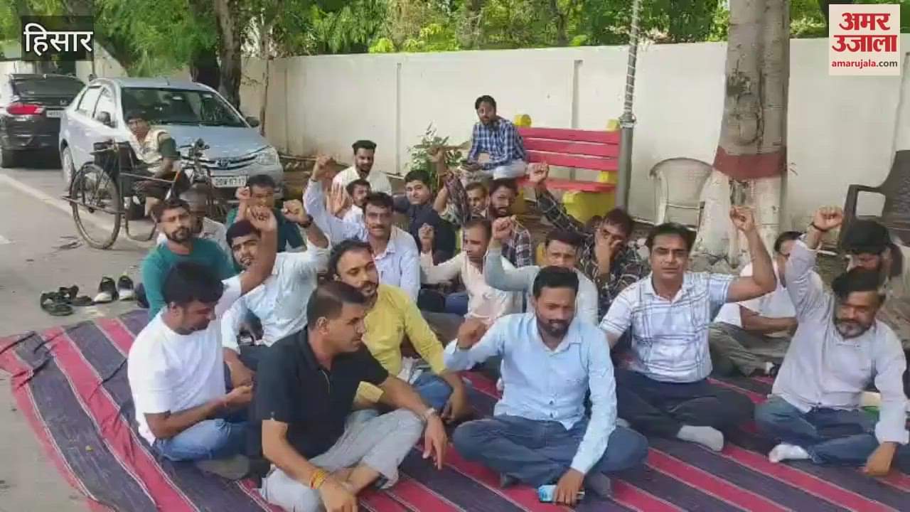 The strike of the employees of Haryana Kaushal Rojgar Nigam continues in Hisar Municipal Corporation