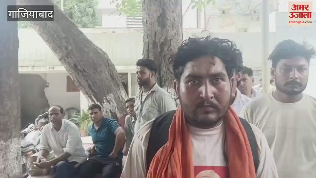 young man crossed Kanwar outside a hotel on Delhi-Meerut road