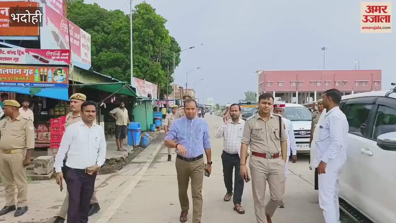 DM and SP inspected reserved lane in Bhadohi