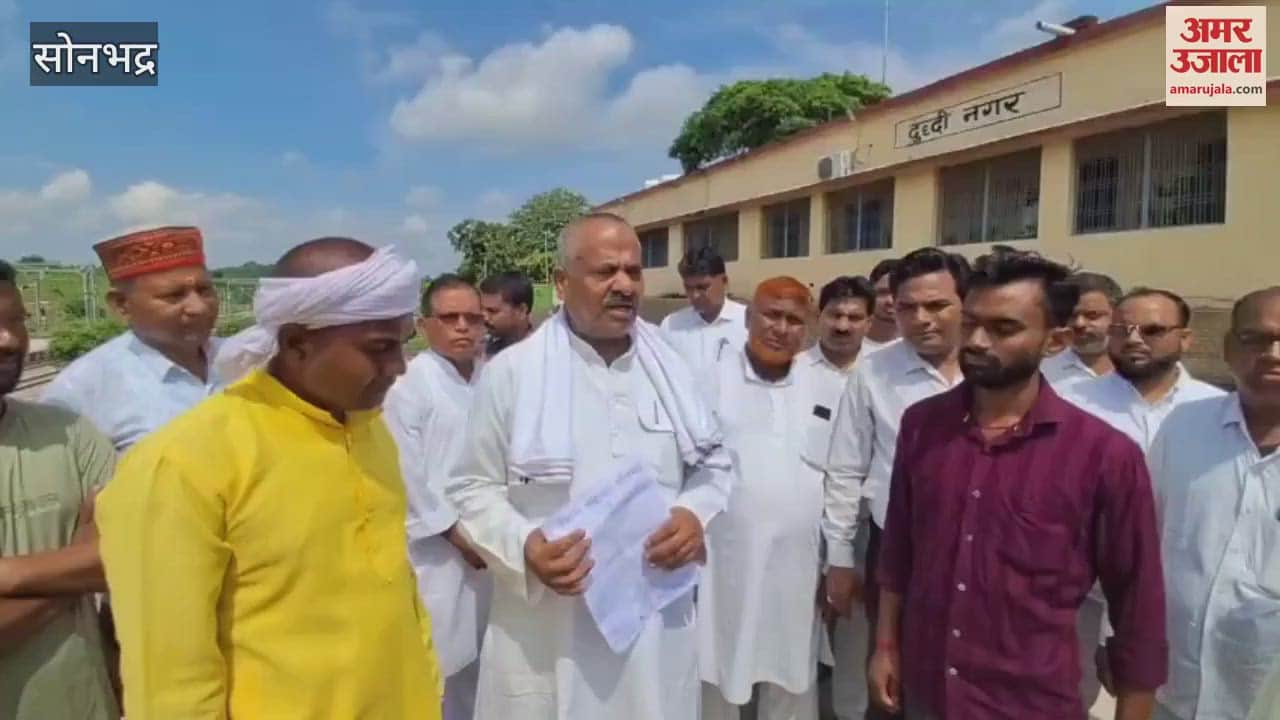 Memorandum submitted demanding facilities including stoppage of trains at Duddhi station