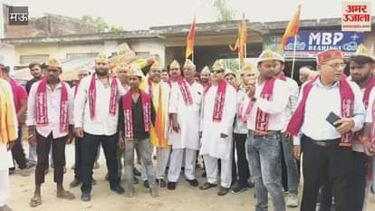 Hindu Jagran Manch expressed anger over poor condition of Kasara Road expressed protest
