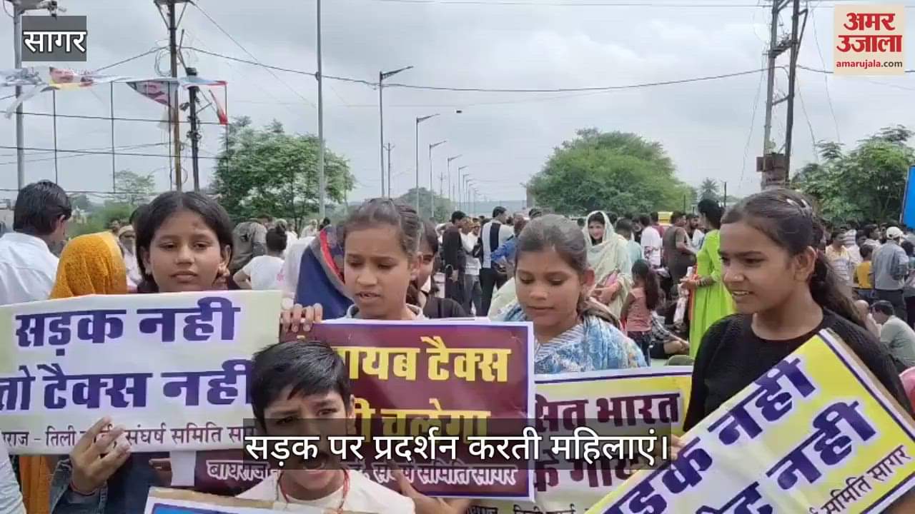 Laadli sisters sitting on the road for hours with boards in their hands