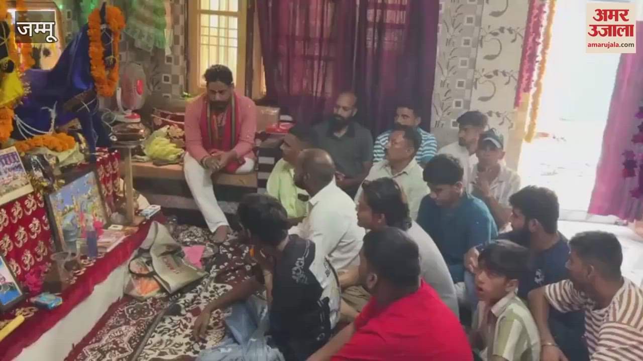 Guru Purnima festival at the place of Kuldevta Raja Mandalik ji in Gho Manhasa, disciples of Sevak Dhara Singh Baba reached there