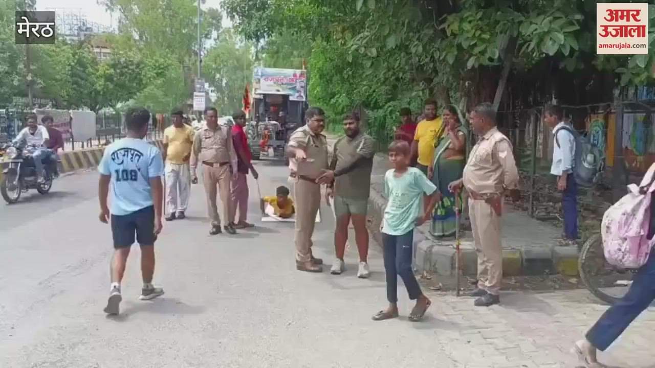 Meerut: All police station in-charges are also alert for the safety of Kanwariyas, they are taking out Kanwars responsibly